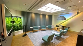 Innsiden av et møterom