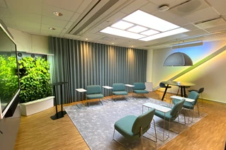 Innsiden av et møterom