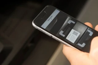 Mobiltelefon i hender