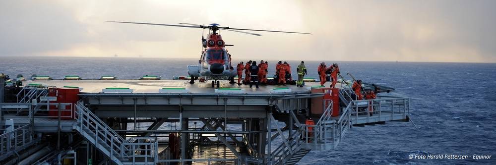 Helikopter brukt til å tilby offshore catering service av | Coor