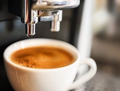Kaffe blir laget av kaffemaskinen | Coor