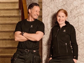 Facility Services - To serviceteknikere snakker med hverandre