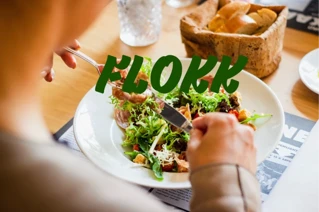 Bilde av en tallerken med "Flokk" som tekst over.