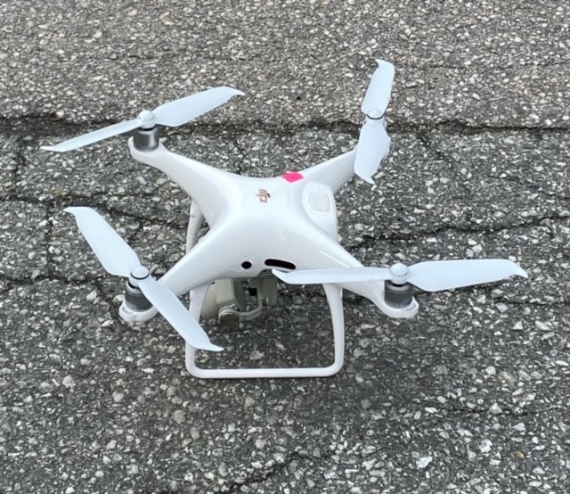 Nærbilde av hvit drone